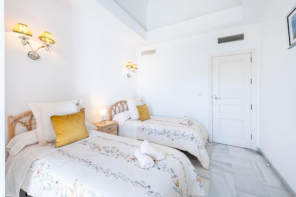 Puerto De Benalmadena Apartamento Vacacional Con Vistas Al Mar Y Yates Tres Habitaciones 2 Banos Luaran gambar